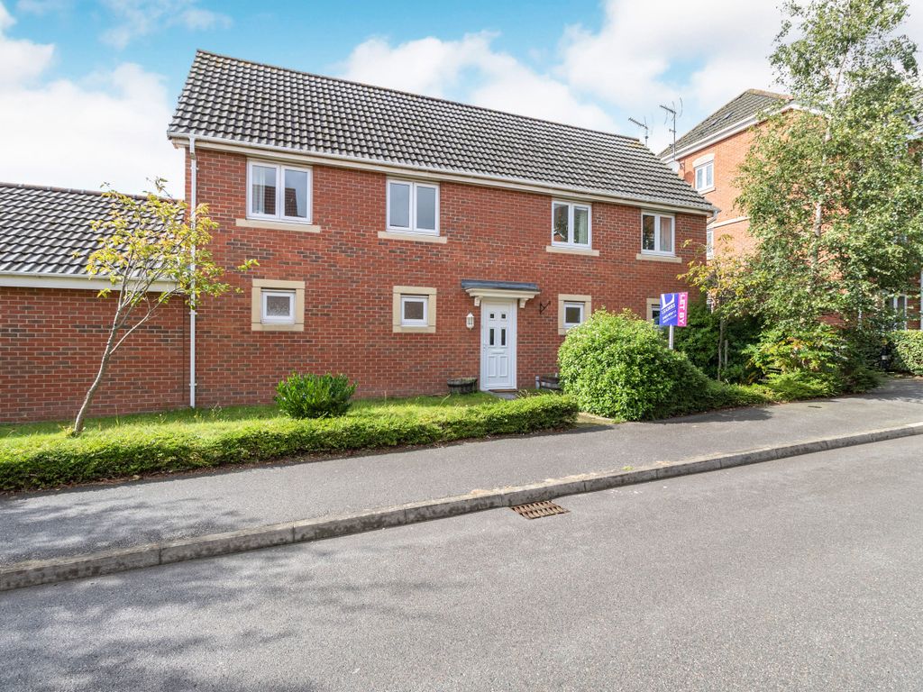 2 bed flat to rent in Trinity Road, Edwinstowe, Mansfield NG21, £725