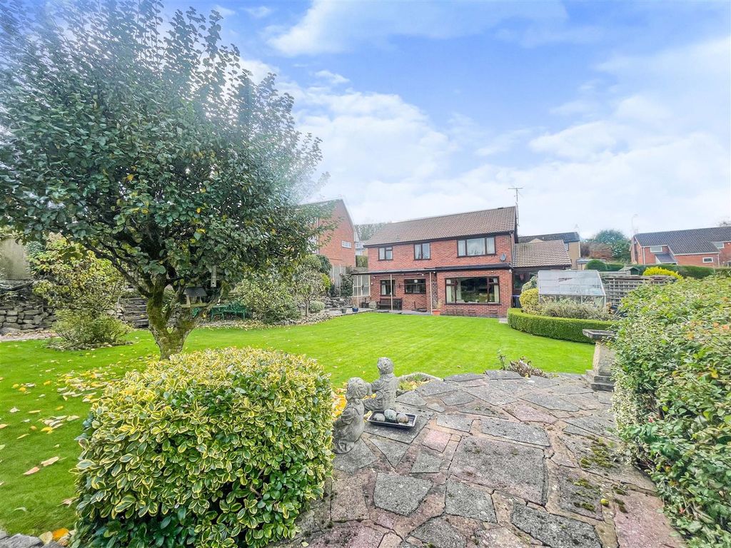 3 bed detached house for sale in Westwood Park Avenue, Leek