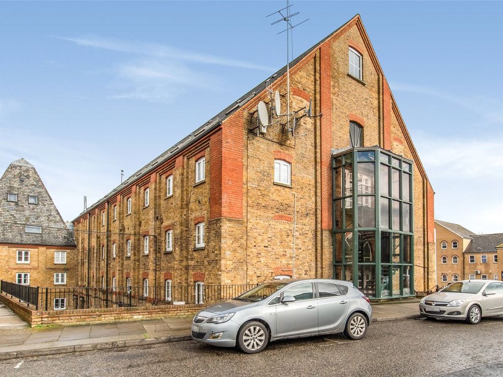 Studio for sale in The Maltings, Clifton Road, Gravesend, Kent DA11, £