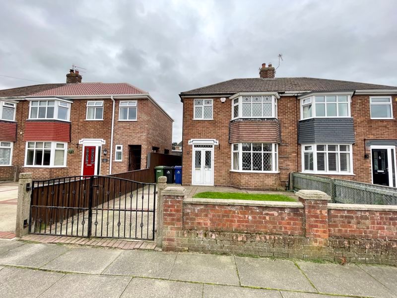 3 bed semidetached house for sale in Frobisher Avenue, Grimsby DN32, £