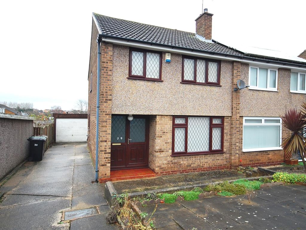 3 bed semidetached house for sale in Severn Drive, Garforth, Leeds