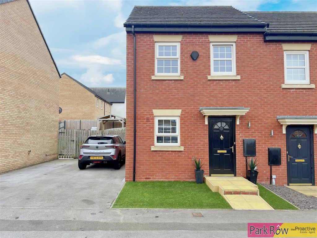 2 bed semidetached house for sale in Girnhill Lane, Featherstone