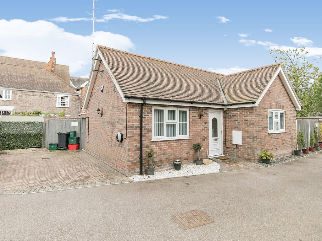 2 bed detached house for sale in Colchester Road, Weeley, ClactonOnSea CO16 Zoopla