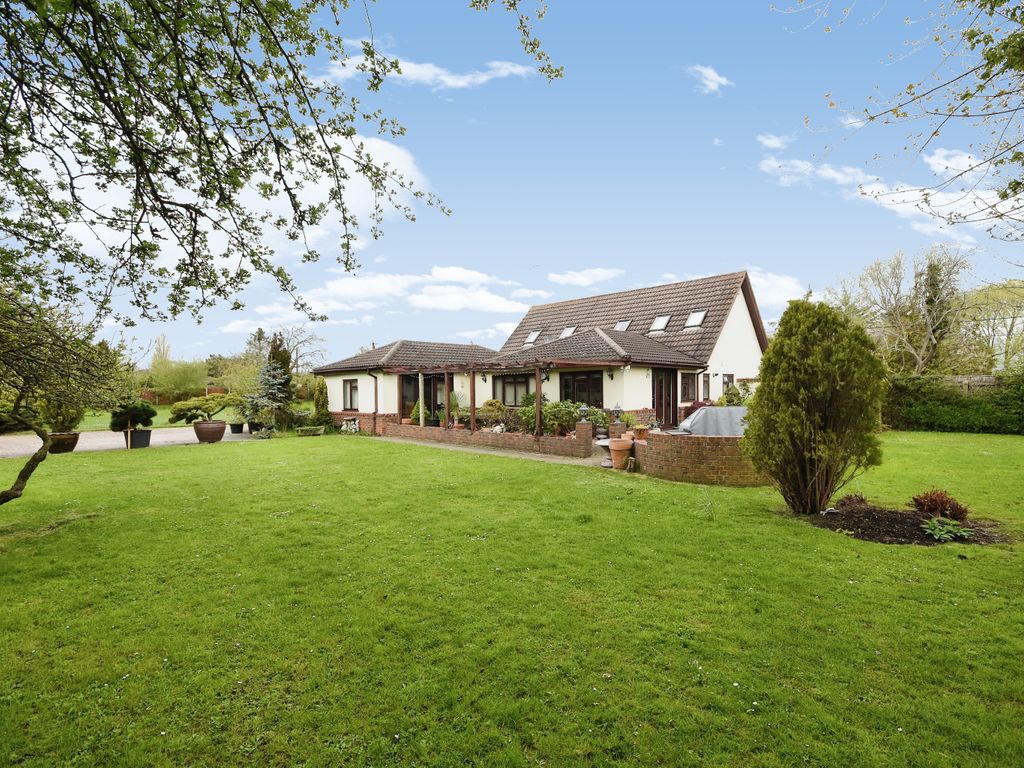 4 bed bungalow for sale in Osborne Road, Pitsea, Basildon, Essex SS13