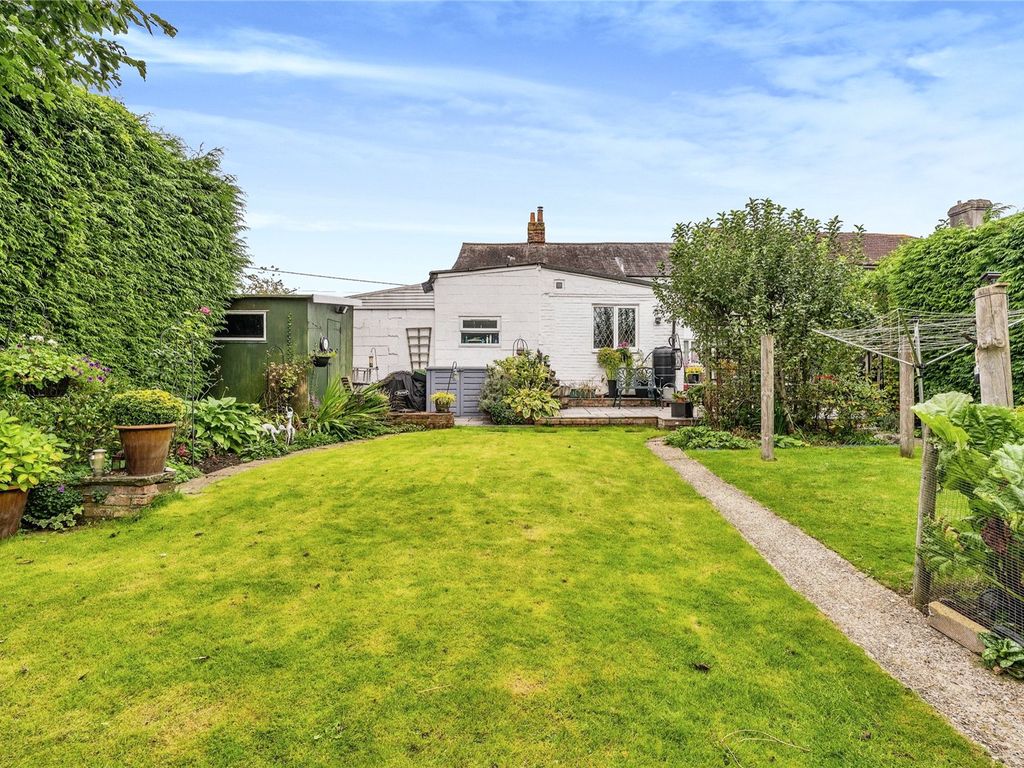 3 bed semidetached house for sale in Upper Sherborne Road, Basingstoke