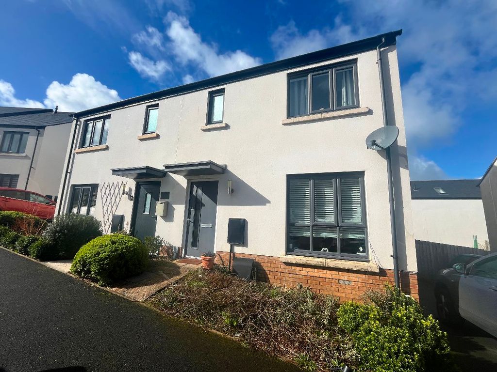 3 bed semidetached house to rent in Broom Park, Okehampton EX20, £875