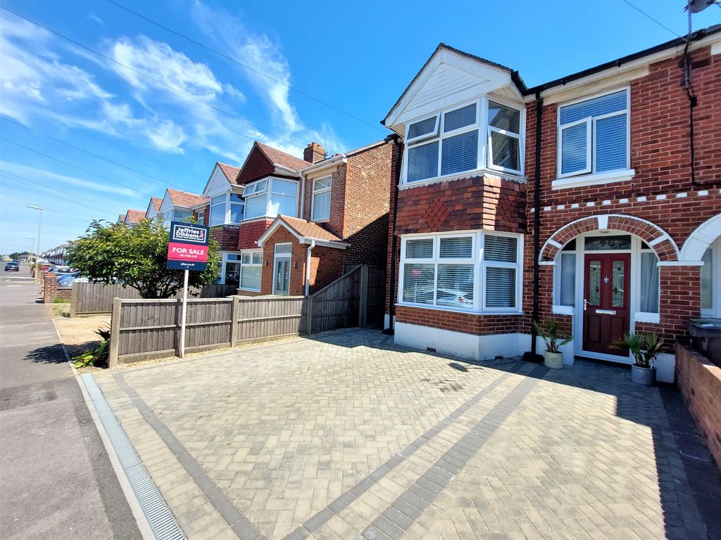 3 bed end terrace house for sale in Albemarle Avenue, Elson, Gosport