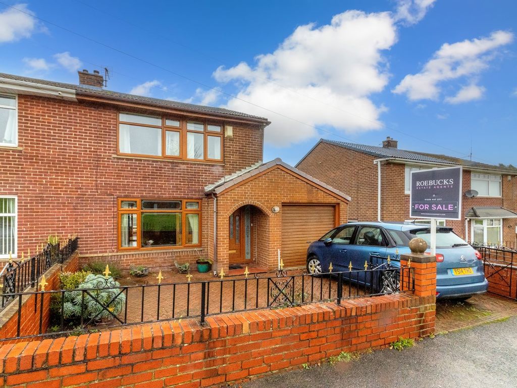 3 bed semidetached house for sale in Carlton Road, Barnsley S71, £