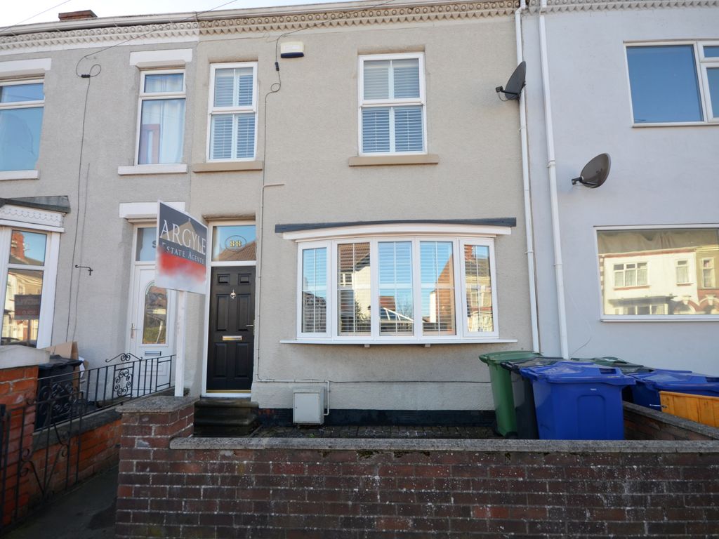 3 bed terraced house to rent in Thrunscoe Road, Cleethorpes DN35, £850