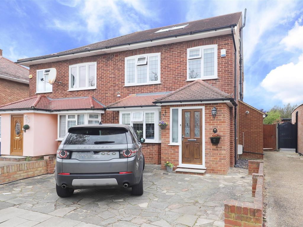 5 bed semidetached house for sale in Bournemead Avenue, Northolt UB5