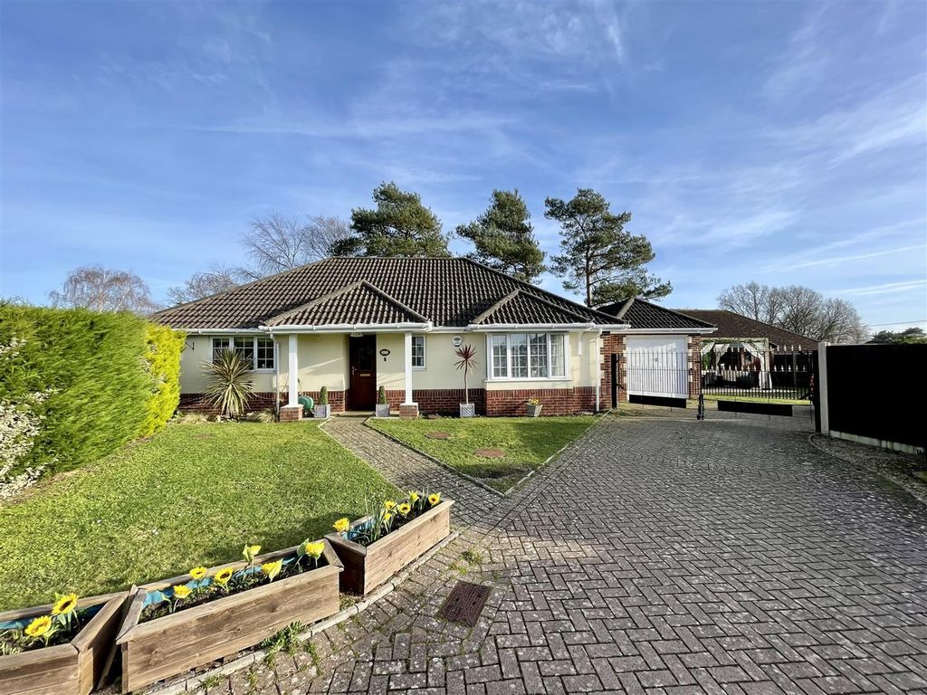 3 bed detached bungalow for sale in St. Martins Road, Upton, Poole BH16