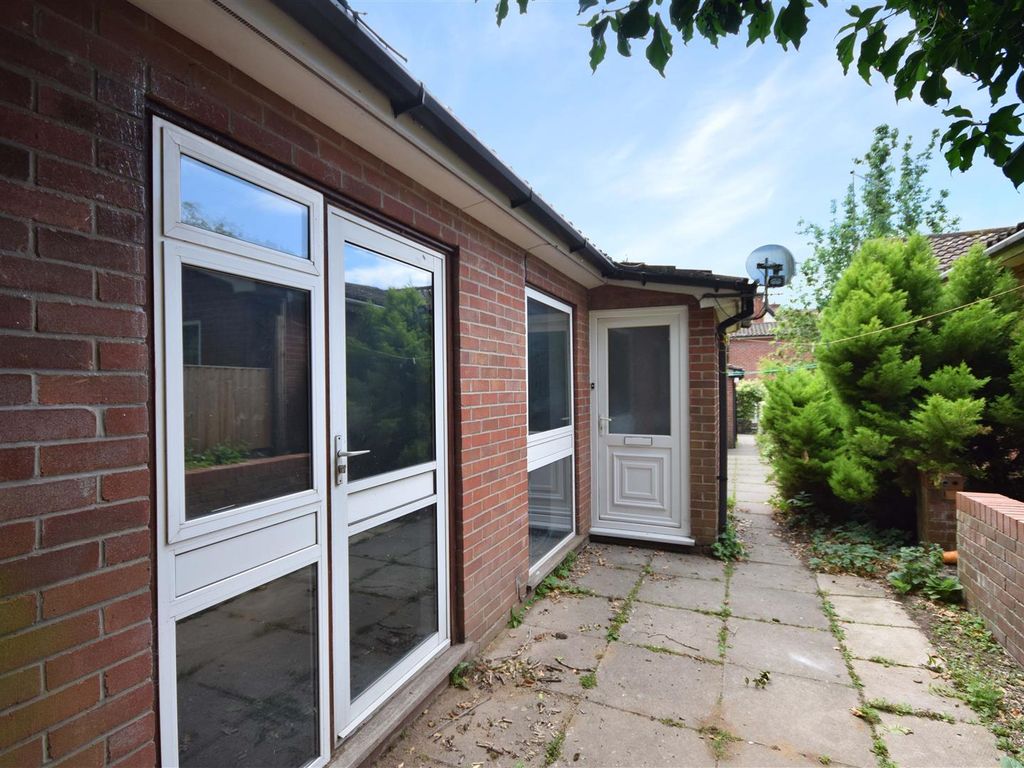 4 bed bungalow for sale in Yarmouth Road, Thorpe St. Andrew, Norwich