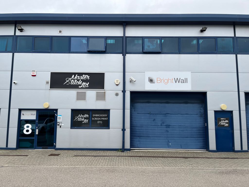 Industrial to let in Unit 8, Bermer Place, Watford WD24, £25,600 pa