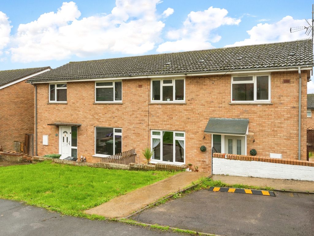 3 bed semidetached house for sale in Oak Drive, Dursley