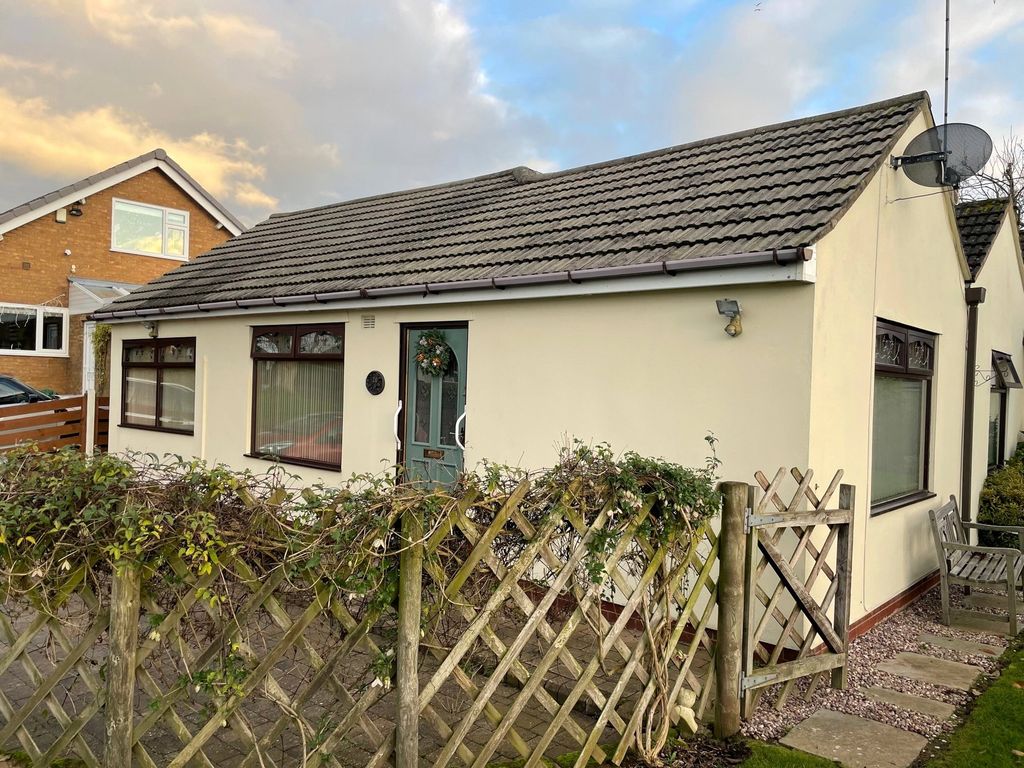 3 bed bungalow for sale in Lees Lane, Little Neston, Neston, Cheshire