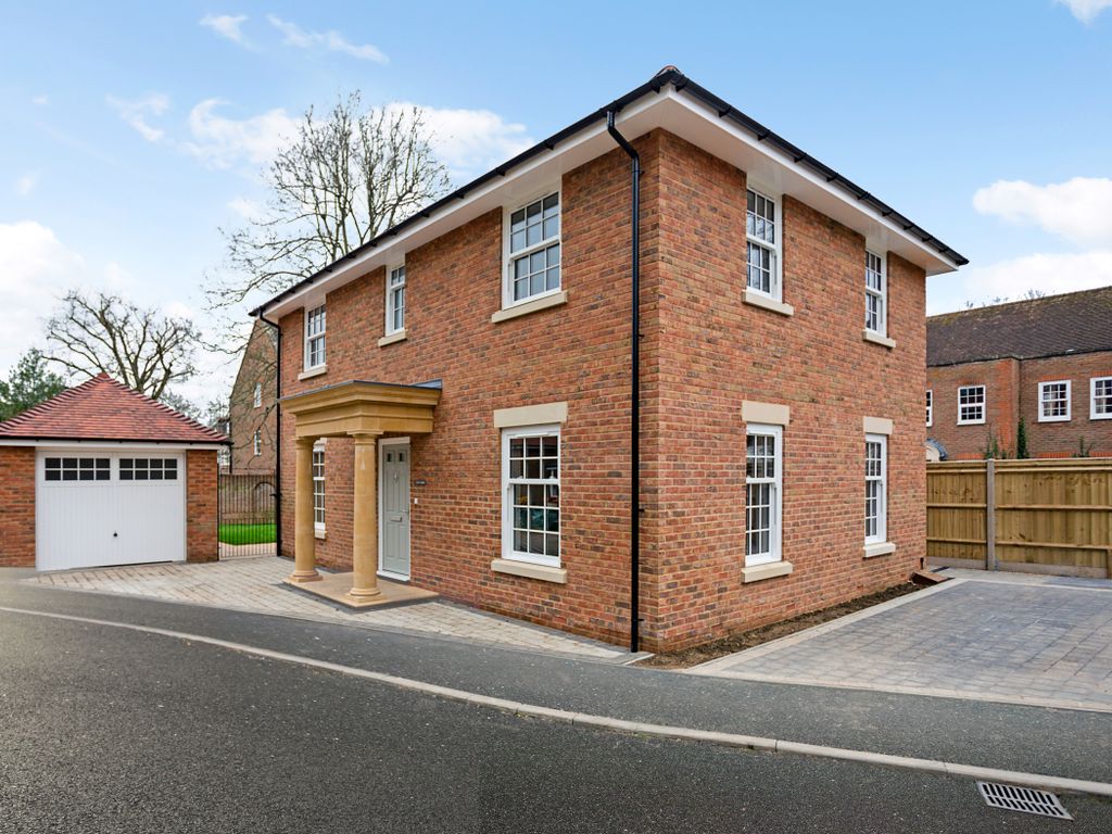 New home, 4 bed detached house for sale in Duckett Grove, Alton GU34, £