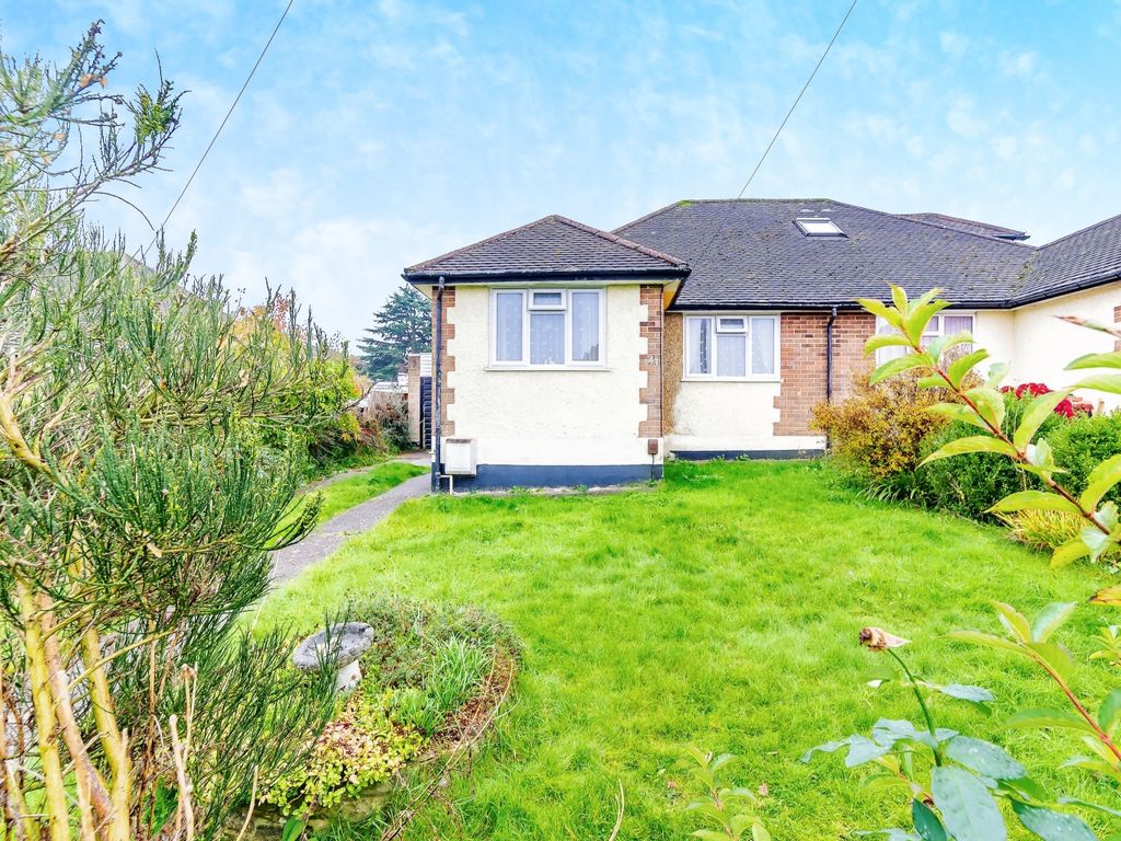 2 bed bungalow for sale in Auckland Road, Caterham, Surrey CR3, £