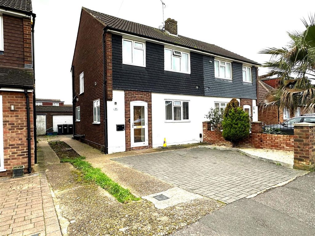 3 bed semidetached house for sale in The Gardens, Feltham TW14, £