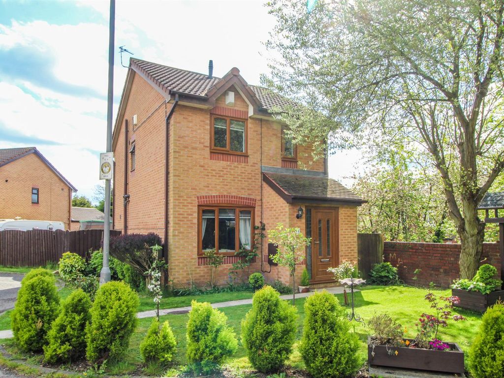 3 bed detached house for sale in Parkinson Close, Wakefield WF1, £