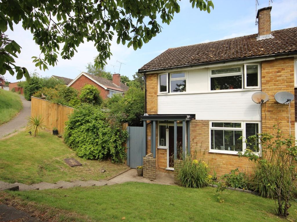 3 bed property for sale in Kennedy Avenue, East Grinstead RH19 Zoopla