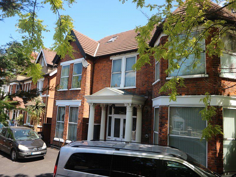 Studio to rent in Hanger Lane, Ealing, London W5, £1,000 pcm Zoopla