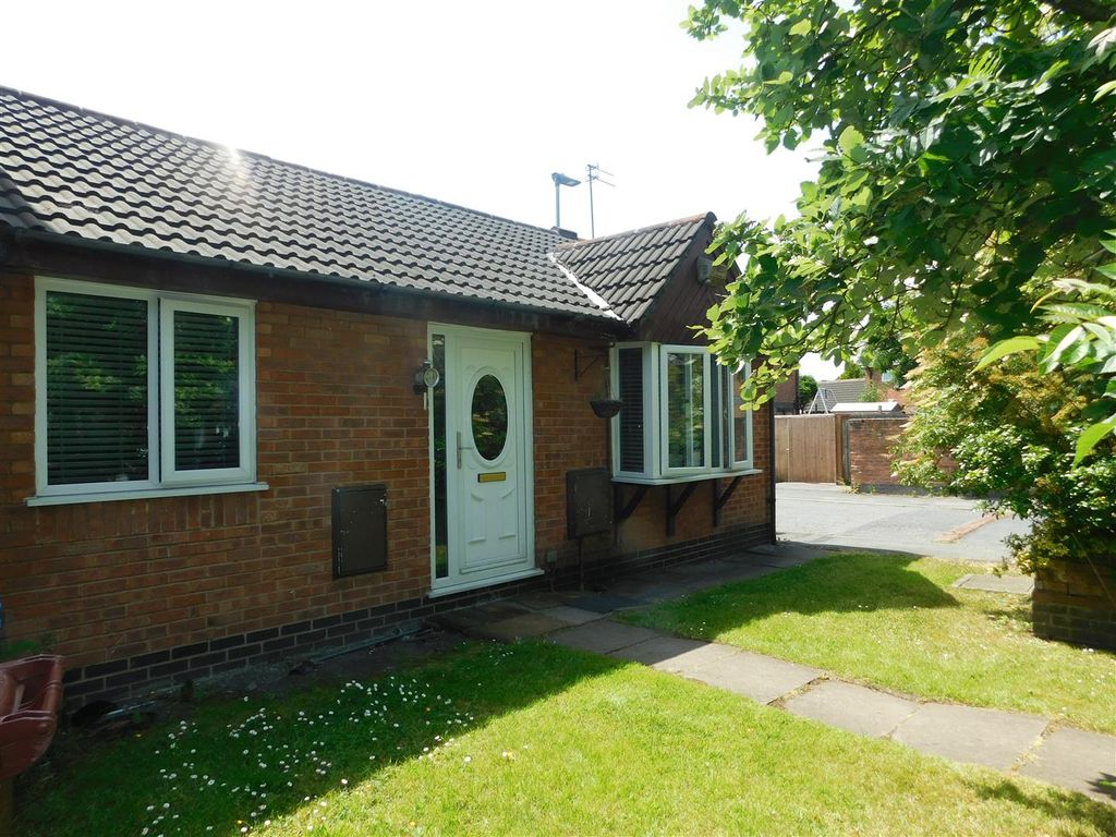 2 bed bungalow for sale in Crammond Close, Failsworth, Manchester M40