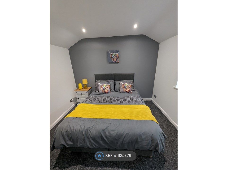 Studio to rent in St Slough SL1, £1,200 pcm Zoopla