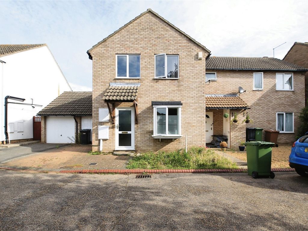 3 bed semidetached house for sale in Tintagel Court, Peterborough