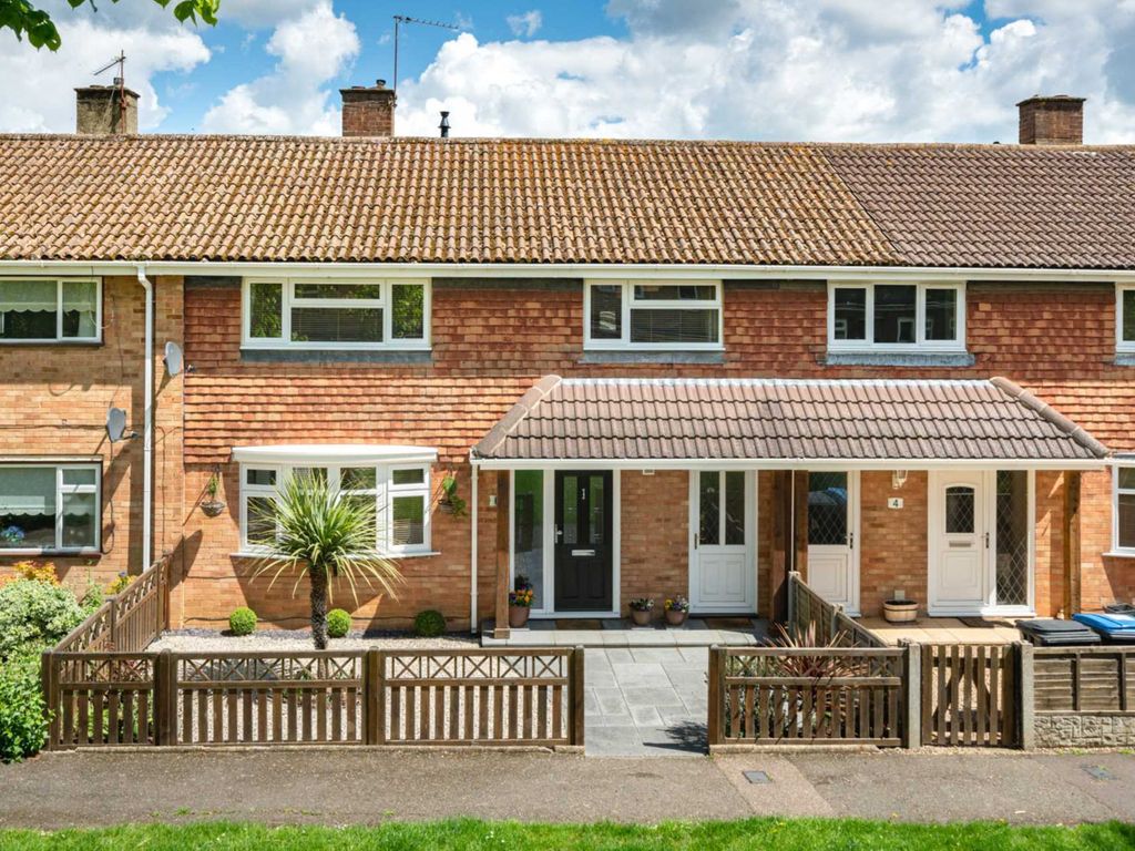 3 bed property for sale in Whitestone Walk, Gadebridge HP1, £425,000