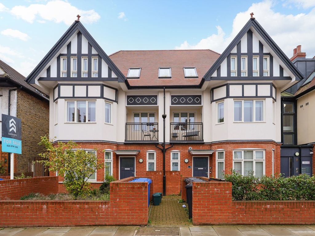2 bed flat for sale in Shakespeare Road, Hanwell, London W7, £525,000