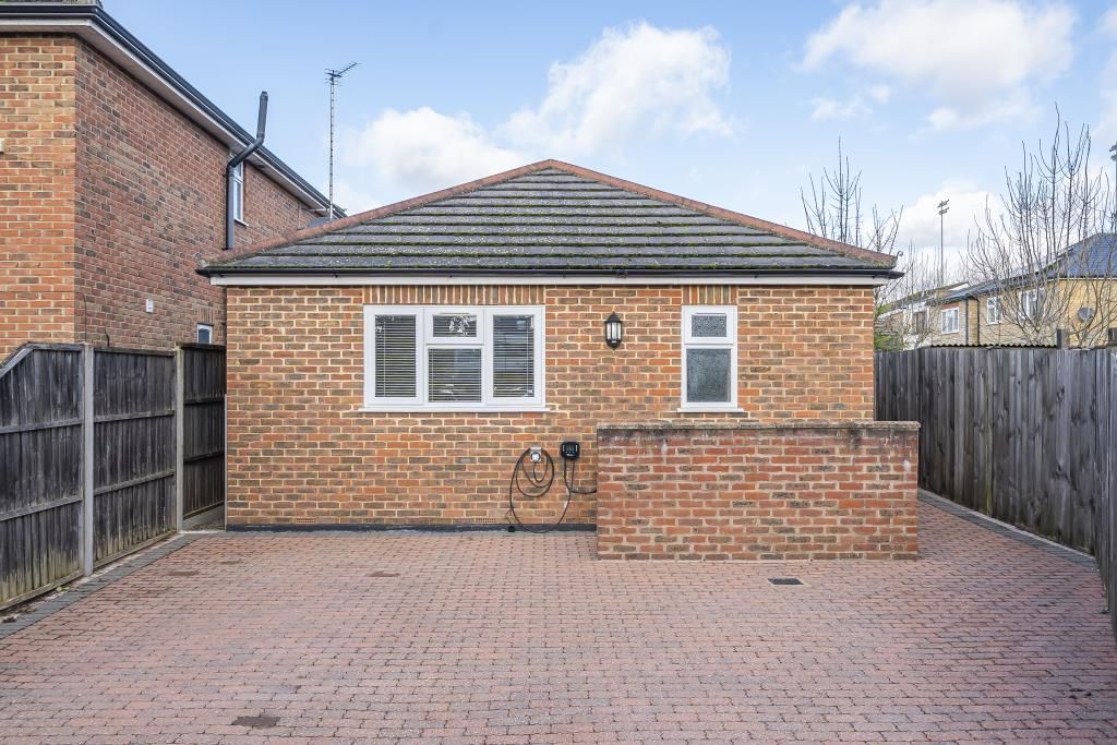 1 bed detached bungalow for sale in Lower Sunbury, Surrey TW16, £
