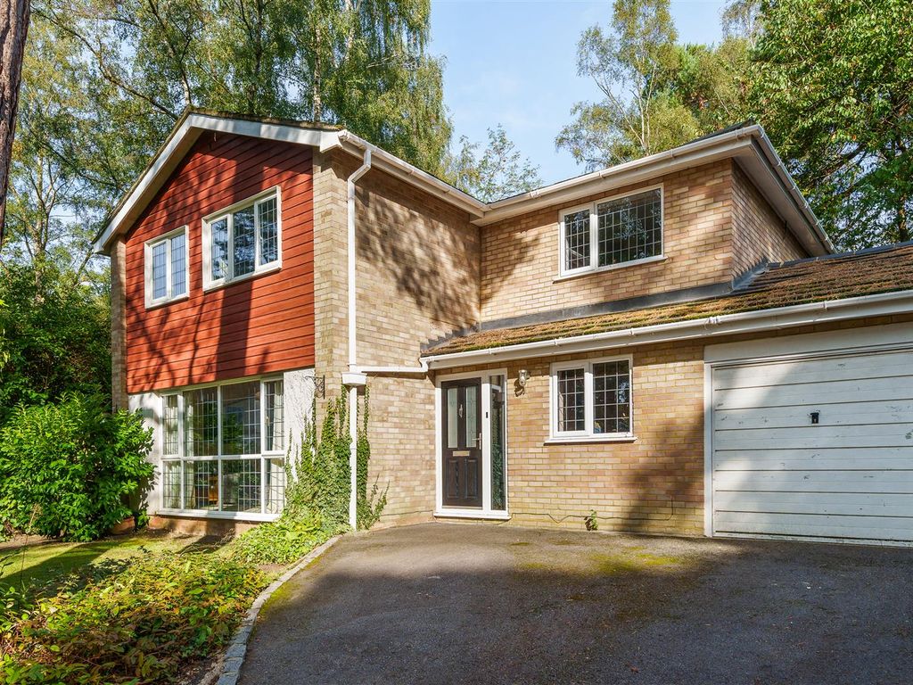 4 bed detached house for sale in Badgers Sett, Crowthorne, Berkshire