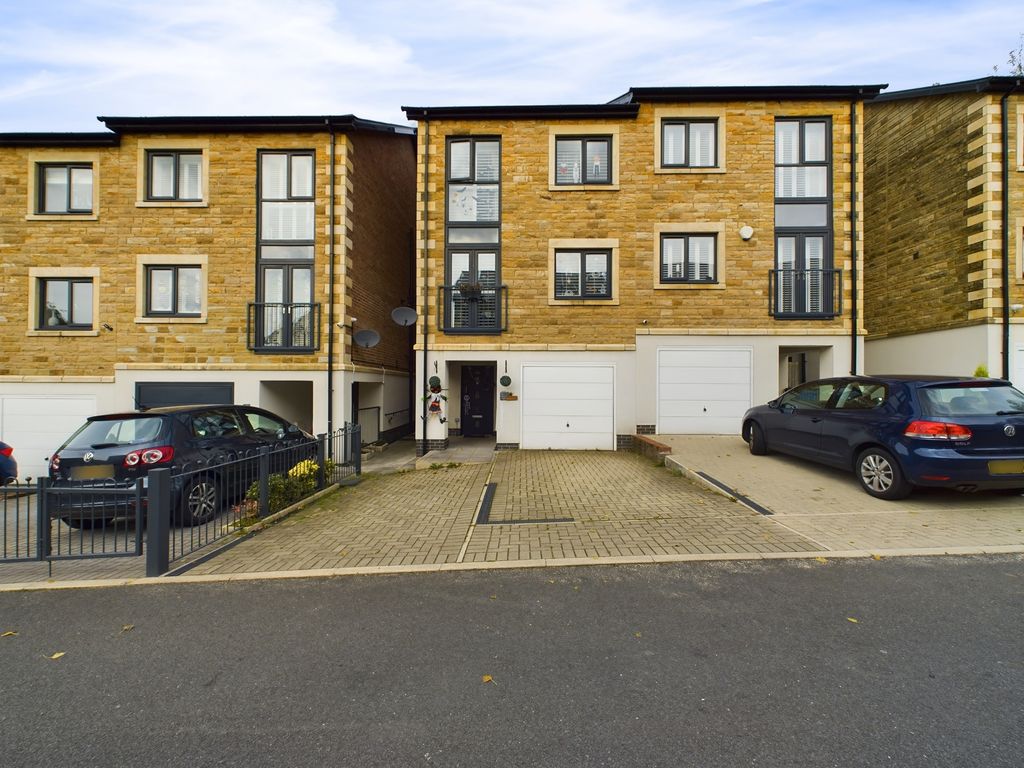 4 bed semidetached house for sale in Bakestones Avenue, Delph, Oldham OL3, £425,000 Zoopla