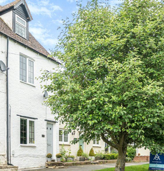 3 bed terraced house for sale in Main Street, Gawcott, Buckingham