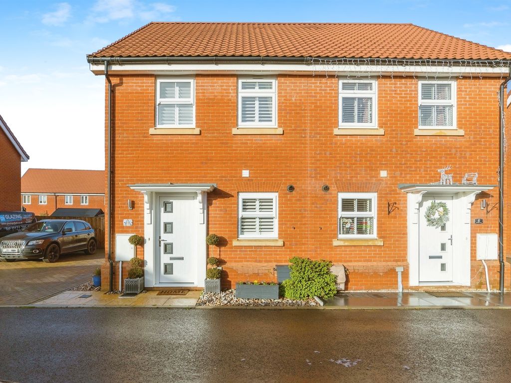 2 bed semidetached house for sale in Wellington Road, Attleborough