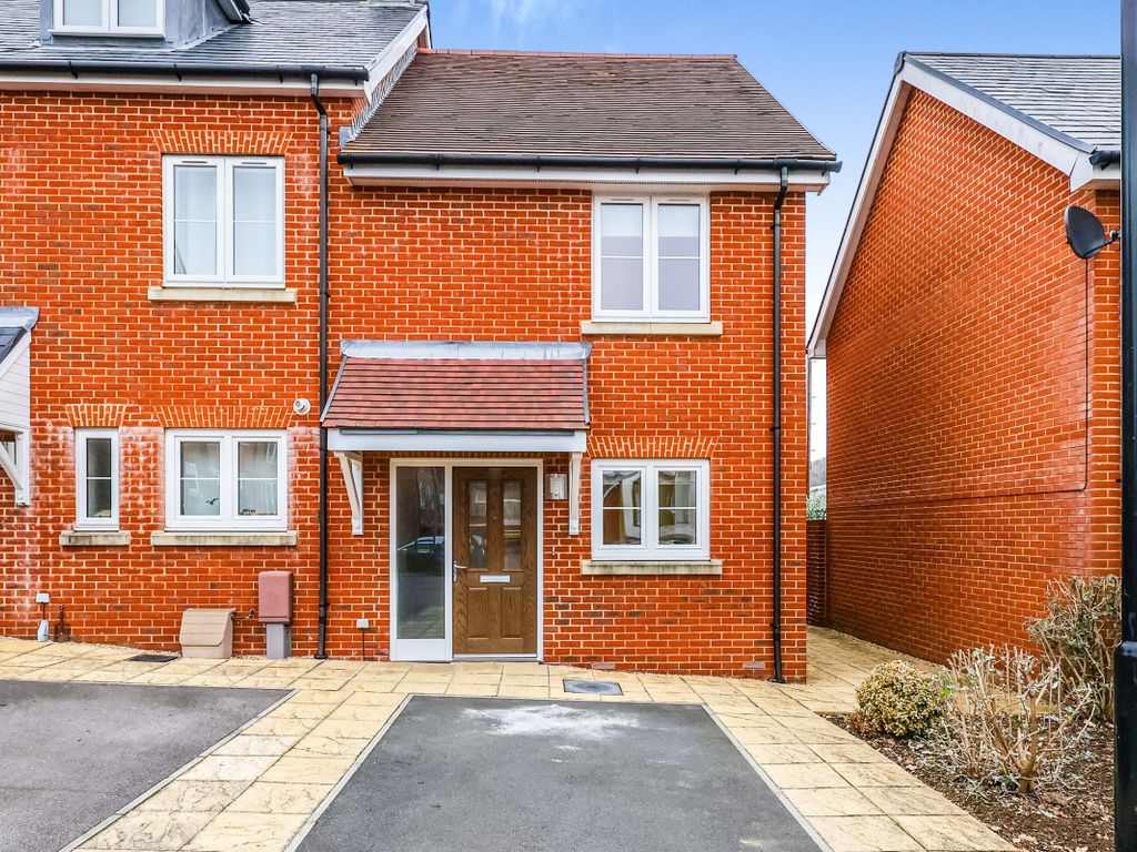 2 bed end terrace house to rent in Old Brewery Way, Horndean