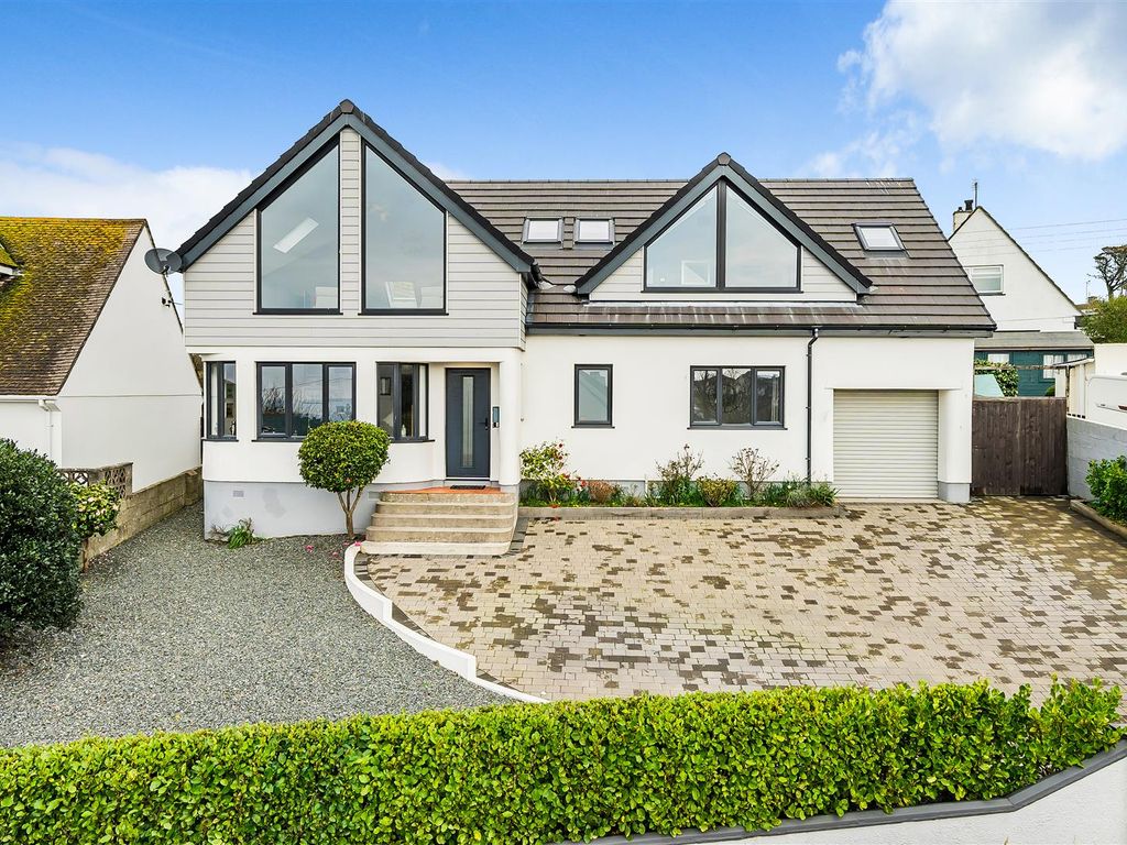 4 bed bungalow for sale in The Crescent, Porthleven, Helston TR13, £