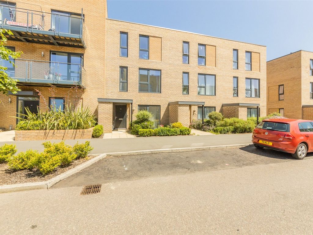 3 bed terraced house to rent in Whittle Avenue, Trumpington, Cambridge