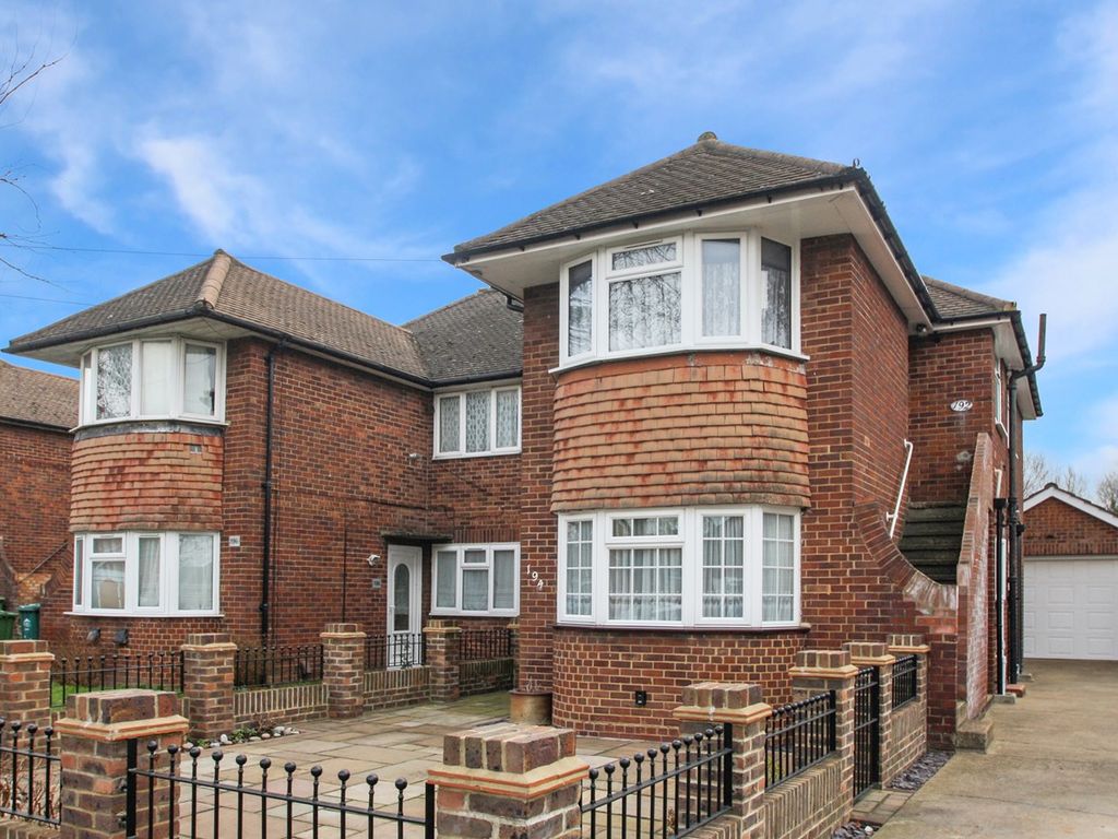 2 bed for sale in Clare Road, StainesUponThames TW19 Zoopla