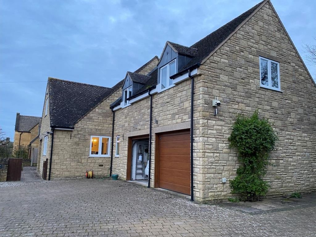 5 bed detached house for sale in Great Wolford, ShipstonOnStour CV36
