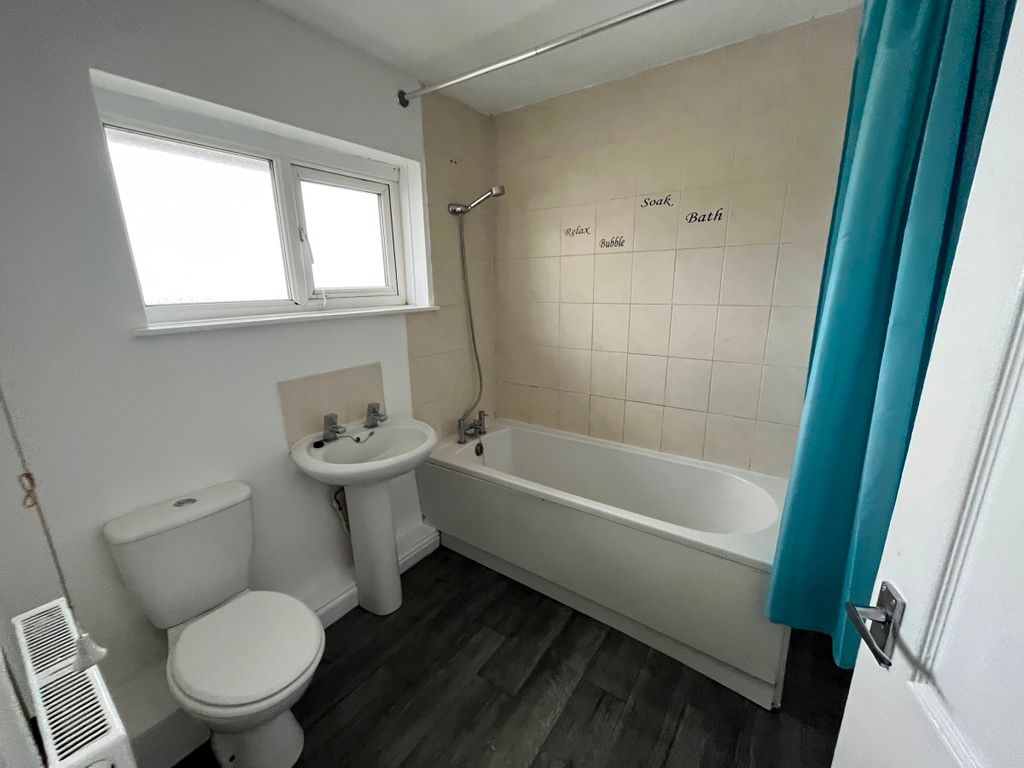 3 bed terraced house to rent in Oakington Garth, Bransholme, Hull HU7