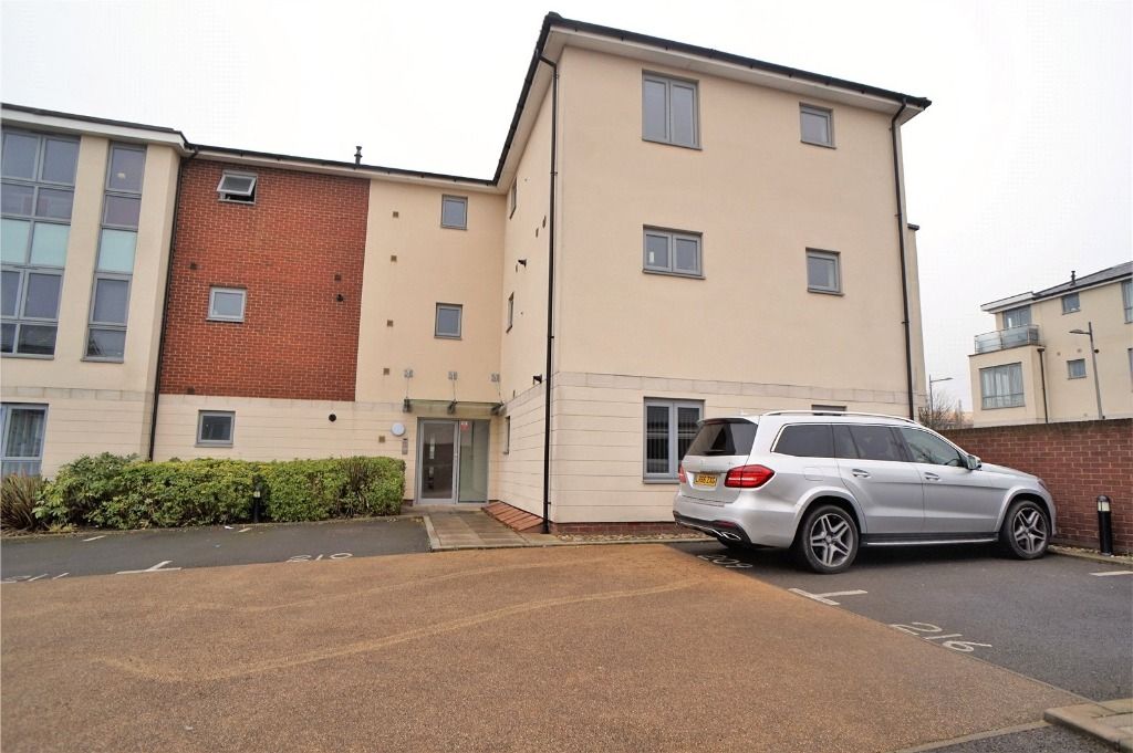 2 bed flat to rent in Springhead Parkway, Northfleet, Gravesend, Kent