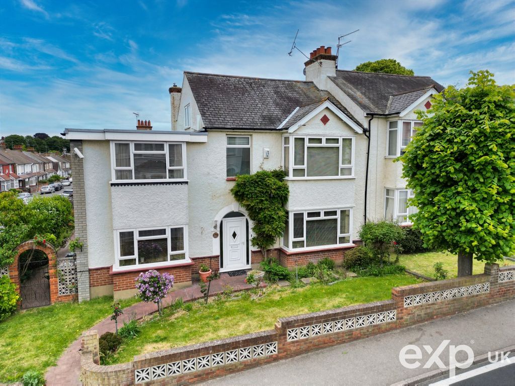 5 bed semidetached house for sale in Whitehill Road, Gravesend, Kent