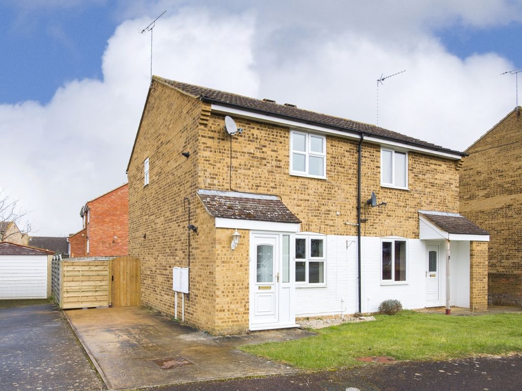 2 bed semidetached house to rent in Marlborough Close, Kings Sutton