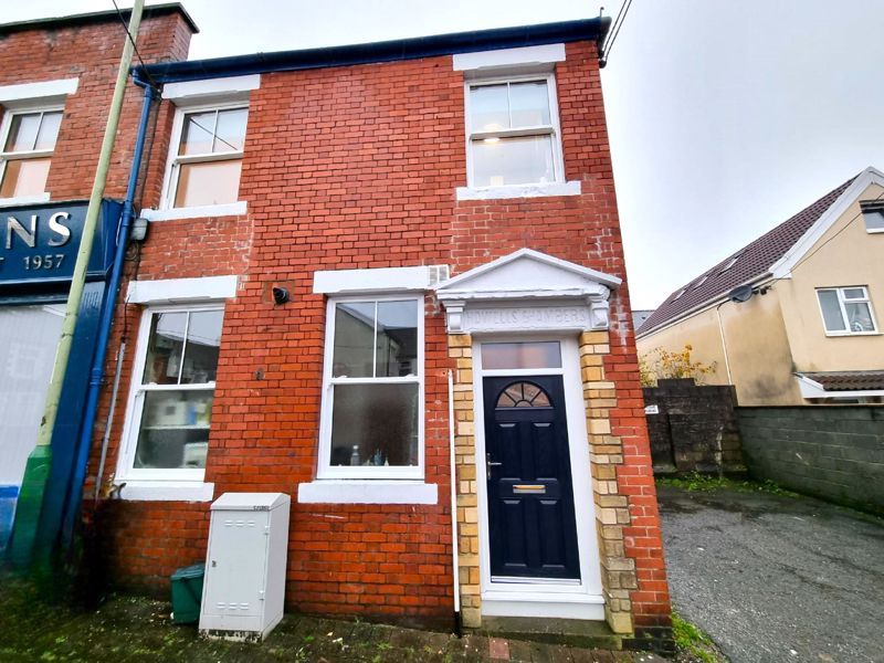 2 bed flat to rent in Bartlett Street, Caerphilly CF83, £1,000 pcm Zoopla