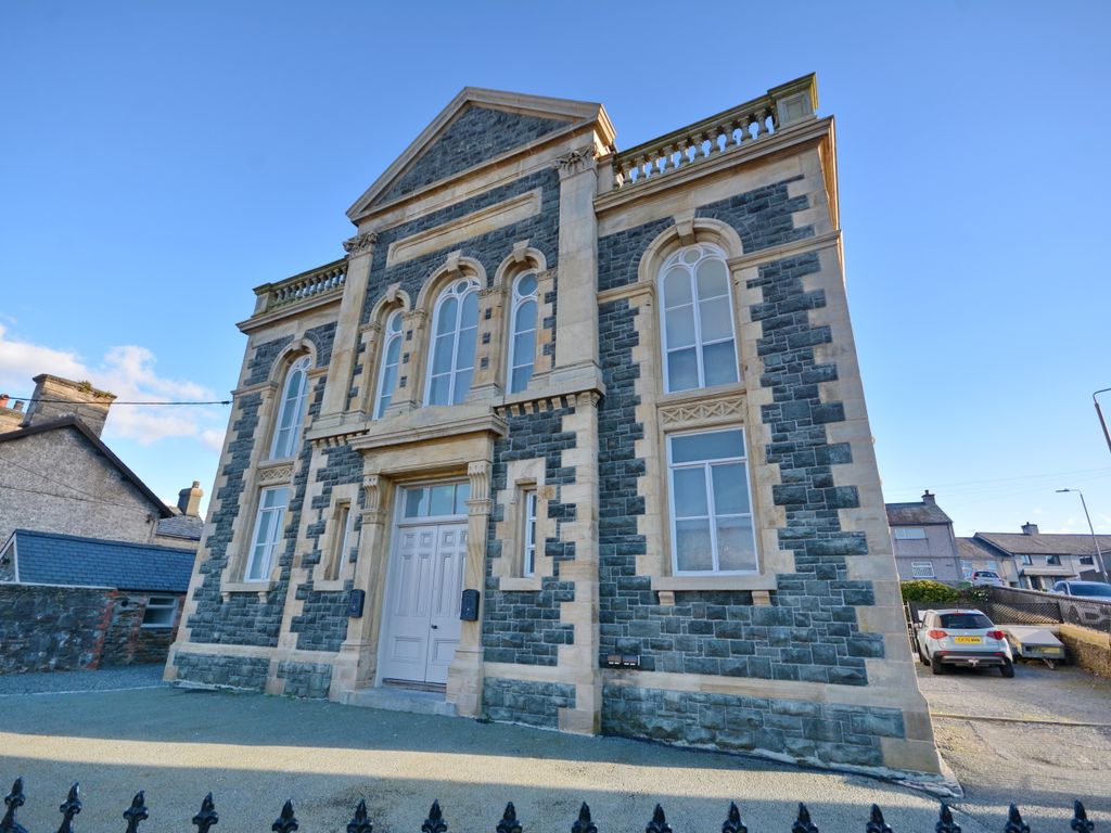 4 bed linkdetached house for sale in Castle Street, Penrhyndeudraeth