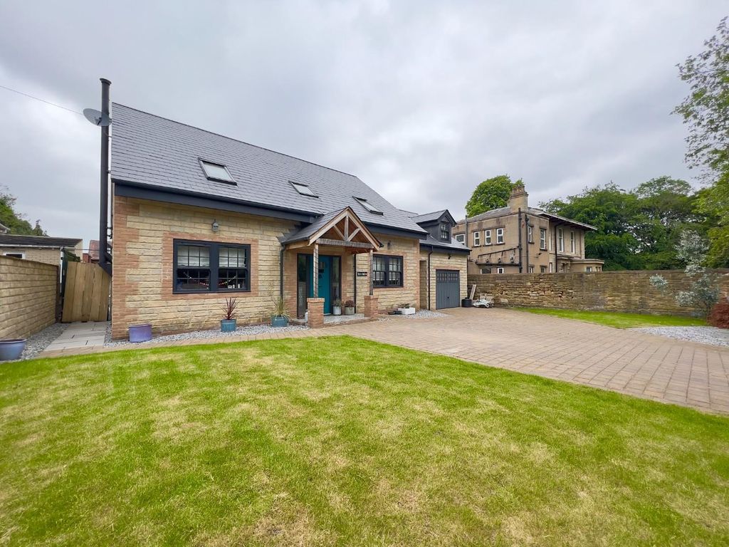 4 bed detached house for sale in Stars Hollow, Berneslai Close