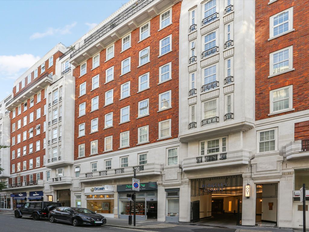 Studio for sale in Berkeley Court, Marylebone Road, London NW1, £
