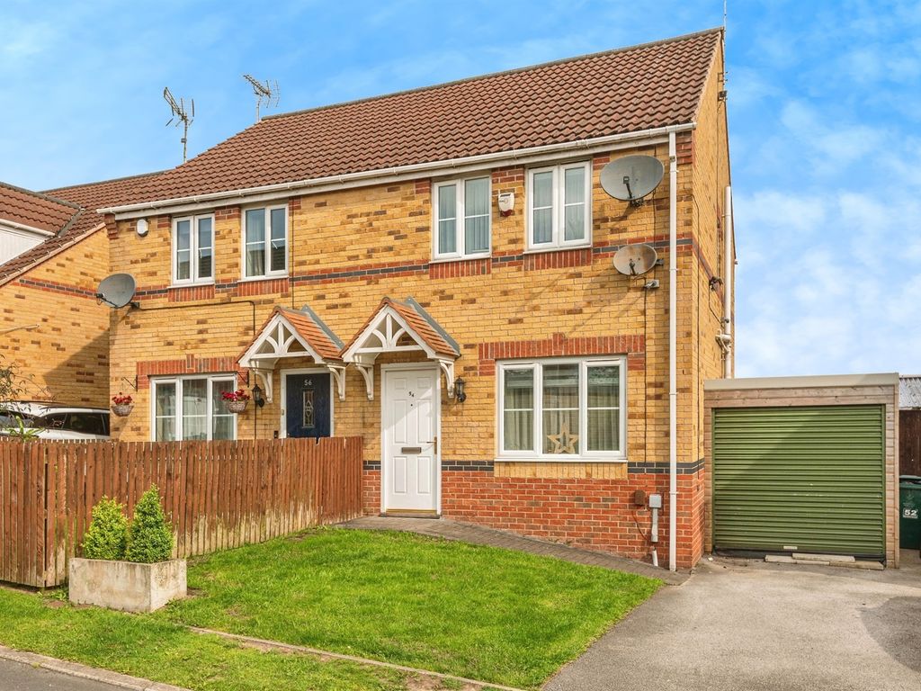 3 bed semidetached house for sale in Wentworth Crescent, Tong