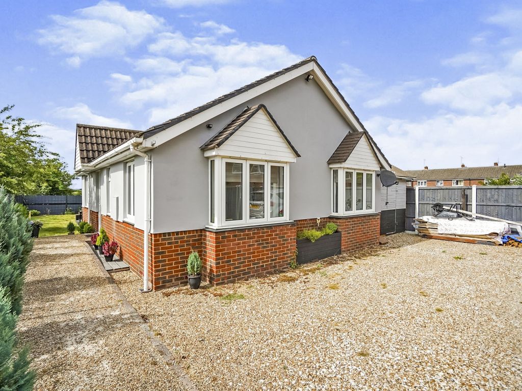 3 bed detached bungalow for sale in Grove Road, Houghton Regis